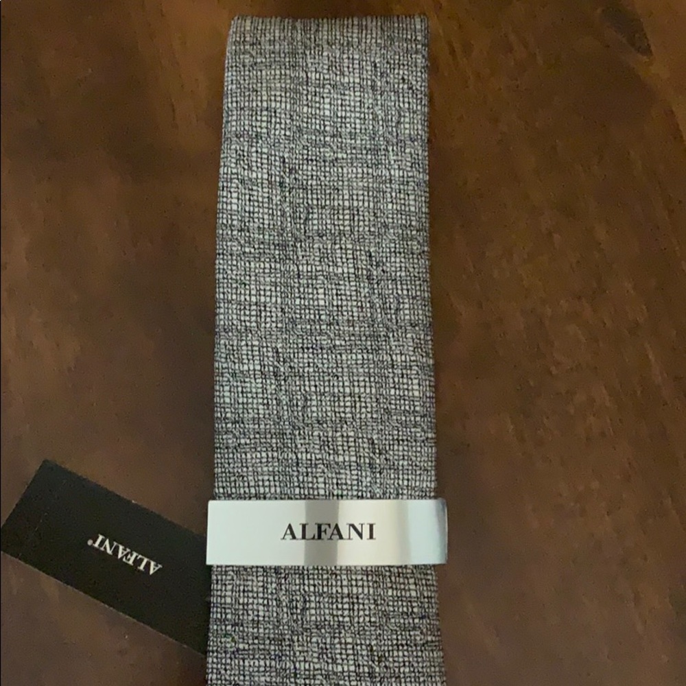Brand new Alfani men’s tie